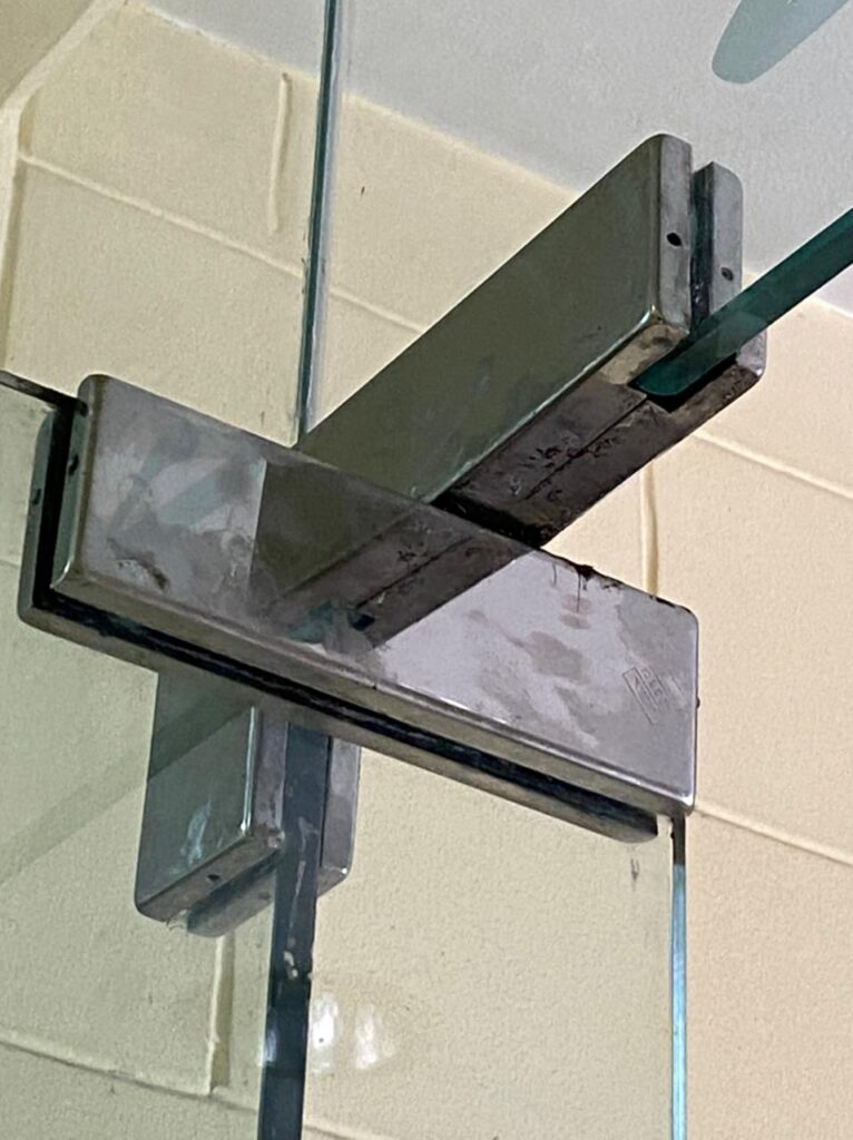 صيانة ماكينة الابواب